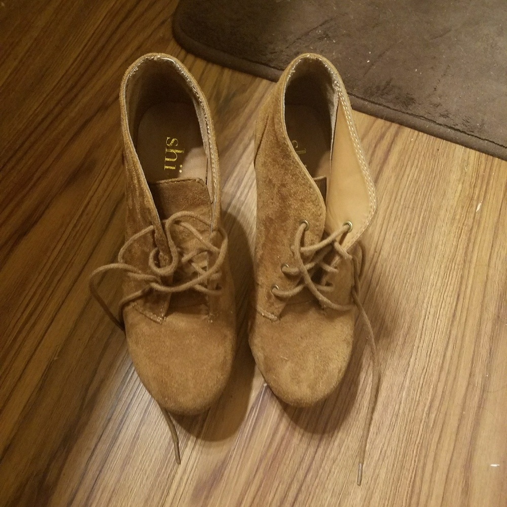 Shi by journey wedges